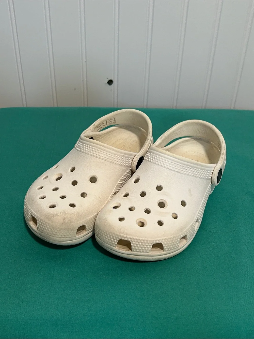 CROCS Kids White Clog Sandals with Heel Strap Sz: c11
